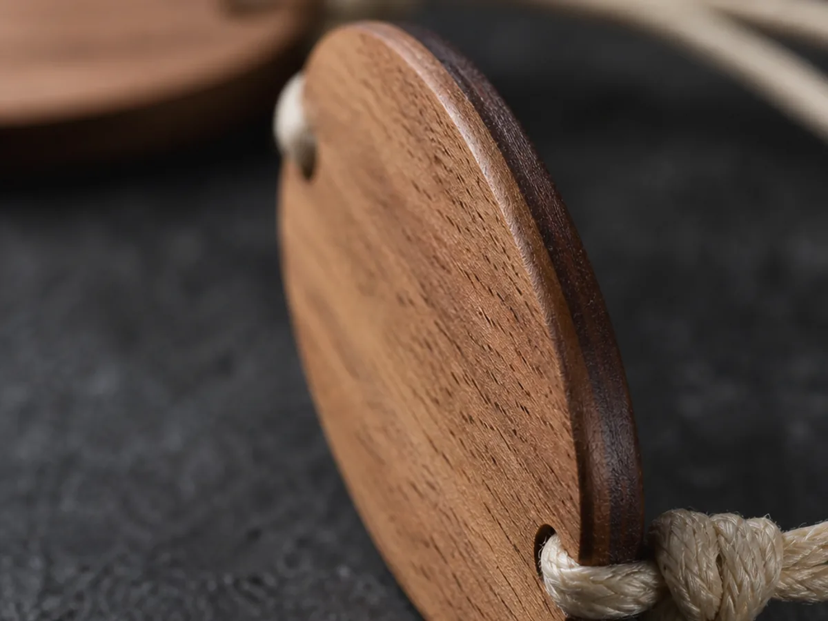 Wood bead surface detail